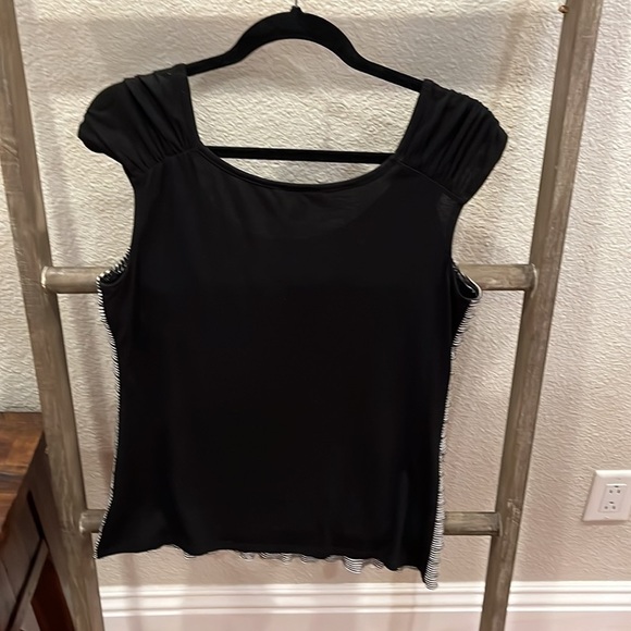 AB Studio, White stripes on black, ruffled, Tank. Women’s size L. Used, … - Picture 4 of 5